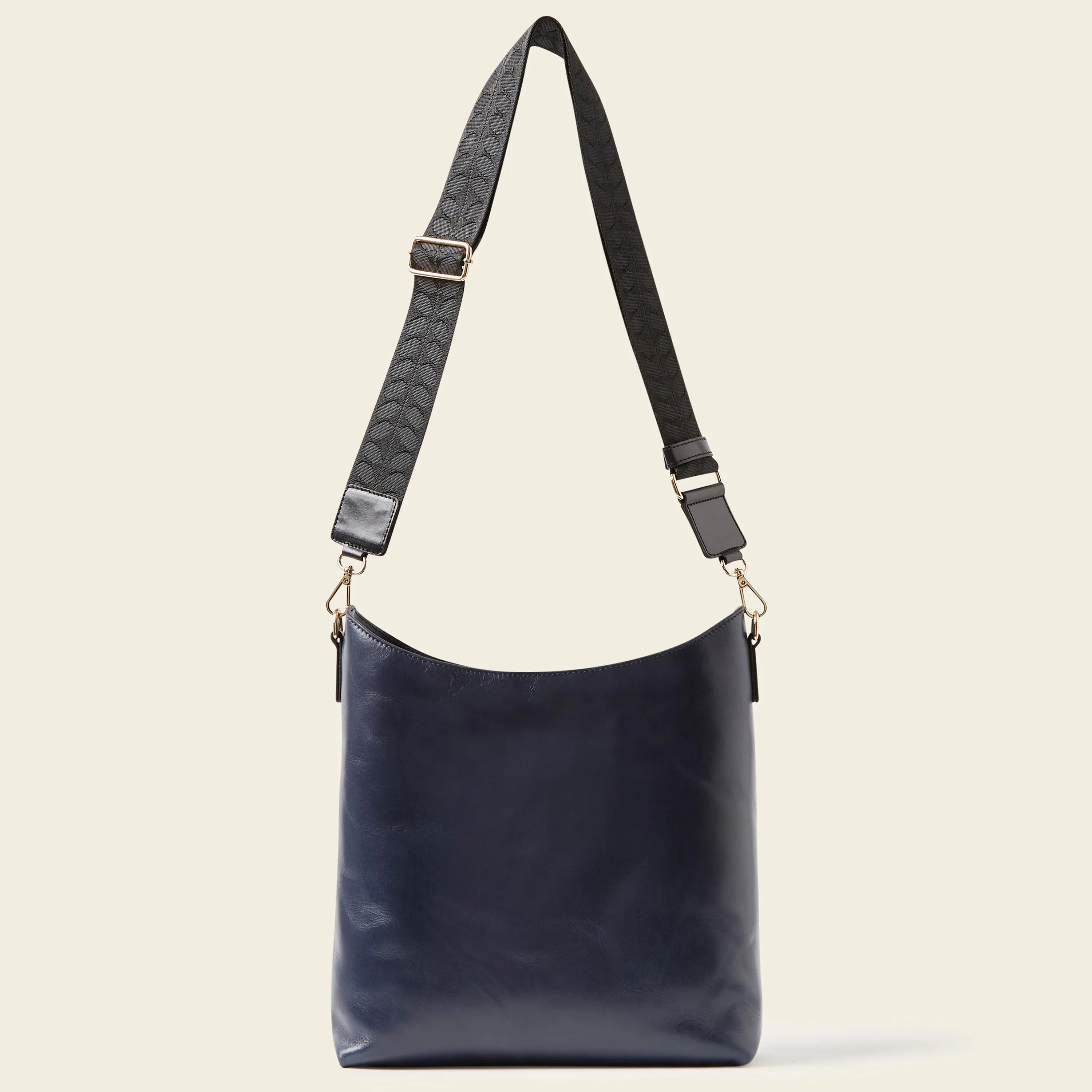 Carrymax Bucket Bag - Navy Puzzle Flower